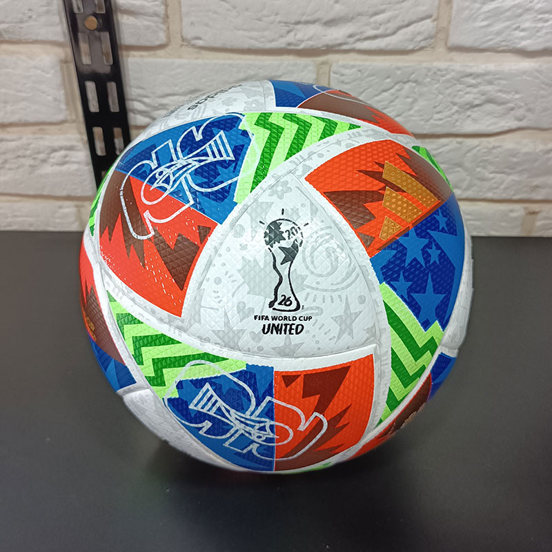 توپ فوتبال آدیداس طرح جام جهانی 2026
